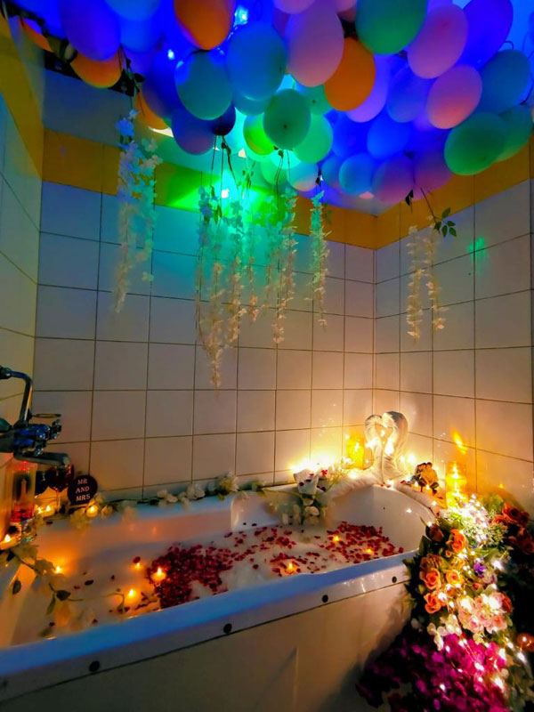 Looking for a Romantic Bathtub Stay